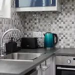 Nautica Luxe Beachfront Apartament *