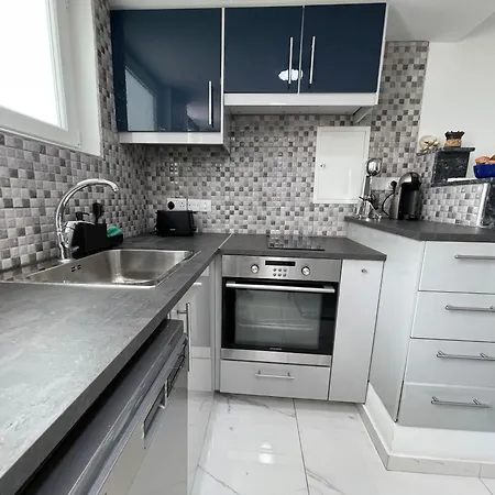 Nautica Luxe Beachfront בורוקליני