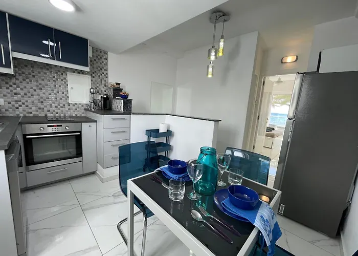 Nautica Luxe Beachfront オロクリニ