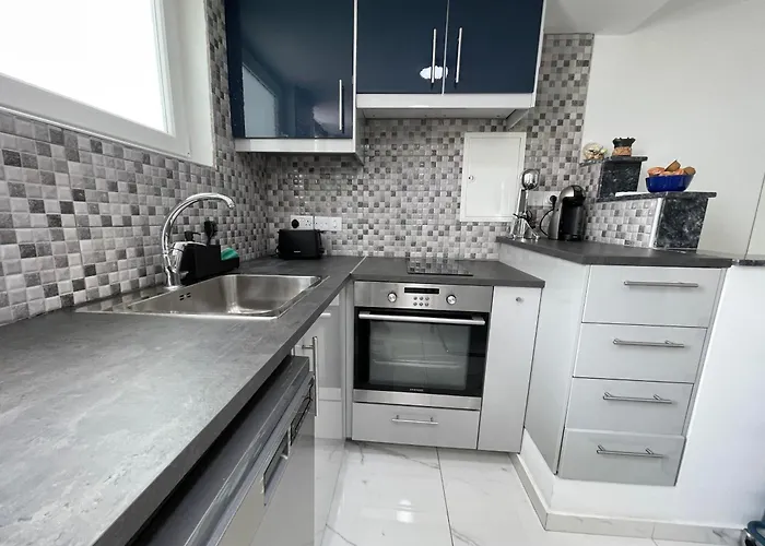 Nautica Luxe Beachfront オロクリニ